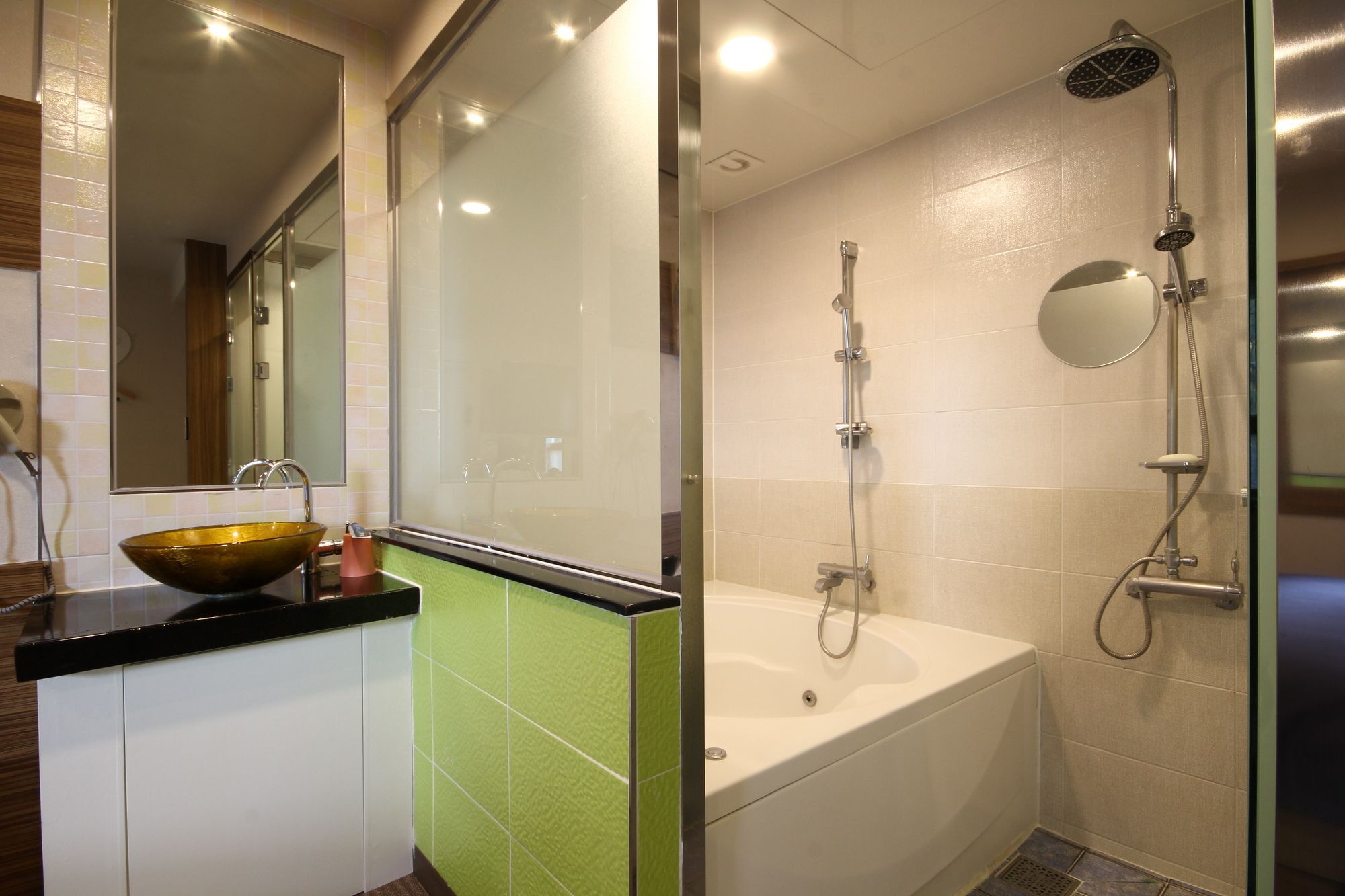 The M Hotel Puszan Kültér fotó
